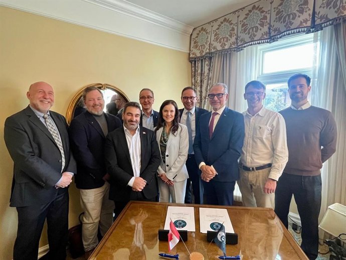 Signing ceremony for the ESA's "HydRON Element 3" programme at the Space Symposium in Colorado Springs