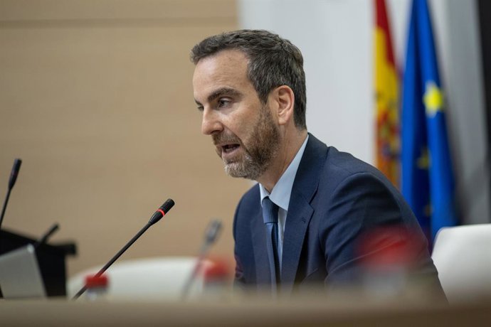 Archivo - El presidente del Frob, Álvaro López Barceló, interviene durante el V Congreso Internacional de Derecho Bancario, en el Ilustre Colegio de la Abogacía de Madrid (ICAM), a 4 de abril de 2025, en Madrid (España). 