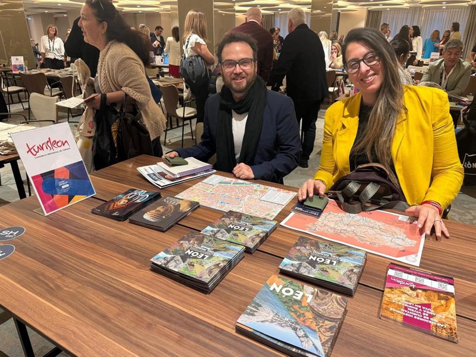 Promoción de Turisleón en el mercado de contrtación en Valencia.
