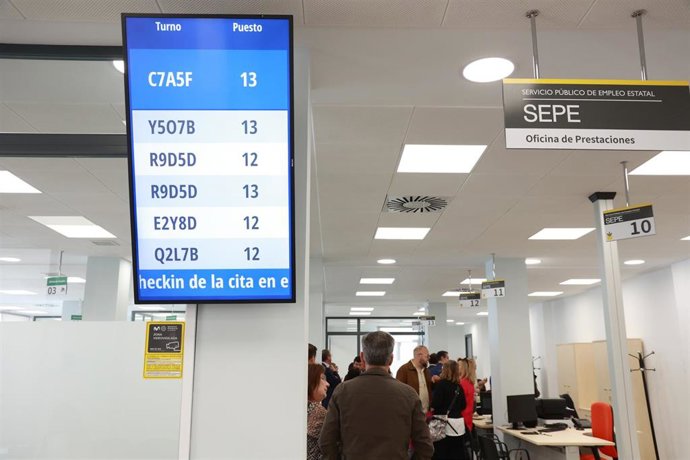 Imagen de la oficina de Empleo de la localidad gaditana de Barbate. A 10 de abril de 2026, en Barbate, Cádiz (Andalucía, España). 