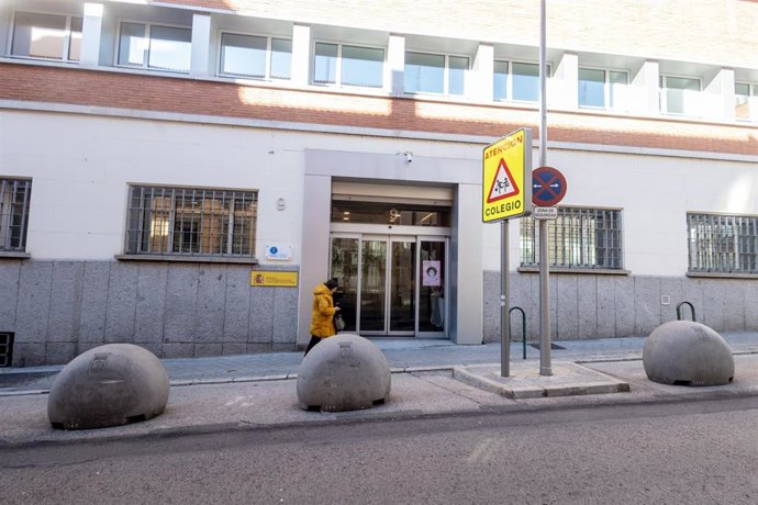 Archivo - Puerta de la sede en Madrid de la Fiscalía Europea (EPPO), en la calle Luis Cabrera, 9, a 13 de enero de 2025, en Madrid (España).
