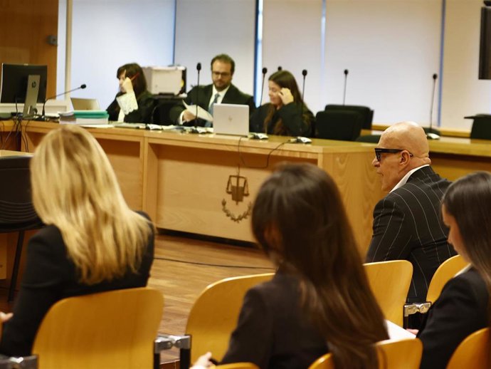 Makoke y Kiko Matamoros se sientan de nuevo en el banquillo para declarar ante el juez de la Audiencia Provincial de Madrid por un presunto delito de ocultación de bienes