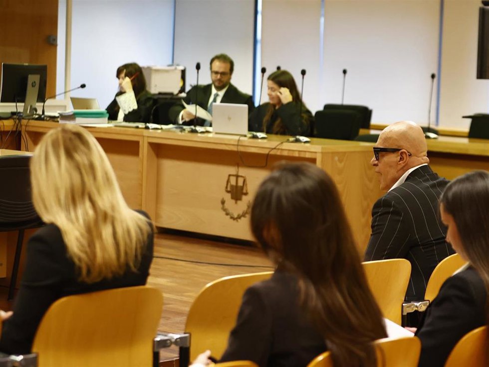 Makoke y Kiko Matamoros se sientan de nuevo en el banquillo para declarar ante el juez de la Audiencia Provincial de Madrid por un presunto delito de ocultación de bienes