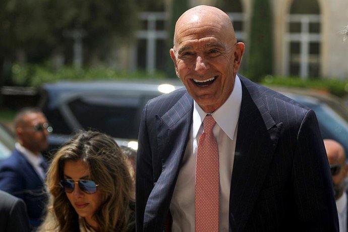 Archivo - Arquivo - 18 de agosto de 2025, Beirute, Beirute, Líbano: O embaixador dos EUA na Turquia e enviado especial para a Síria, Tom Barrack, chega para se reunir com o primeiro-ministro libanês Nawaf Salam em Beirute. Barrack afirmou que Israel deve 