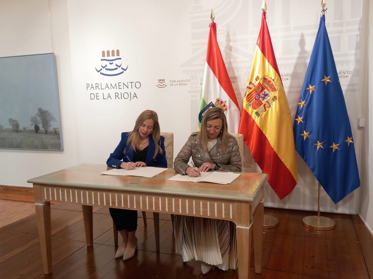 Parlamento y UR refuerzan su apoyo al alumnado jurídico y social con aumento de becas, premios, seminarios y jornadas