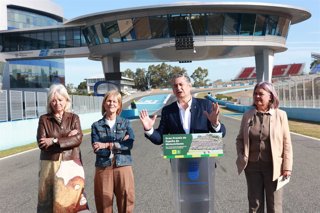 El consejero de Sanidad, Presidencia y Emergencias de la Junta de Andalucía, Antonio Sanz, informa a los medios sobre la reunión del Comité Asesor del Gran Premio de España de Motociclismo, que se celebra del 24 al 26 de abril. 