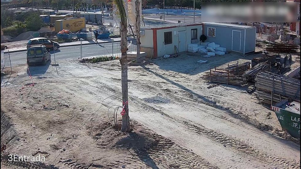 Dos detenidos y un investigado al desarticular un grupo acusado de robar material de obra en San Miguel de Salinas