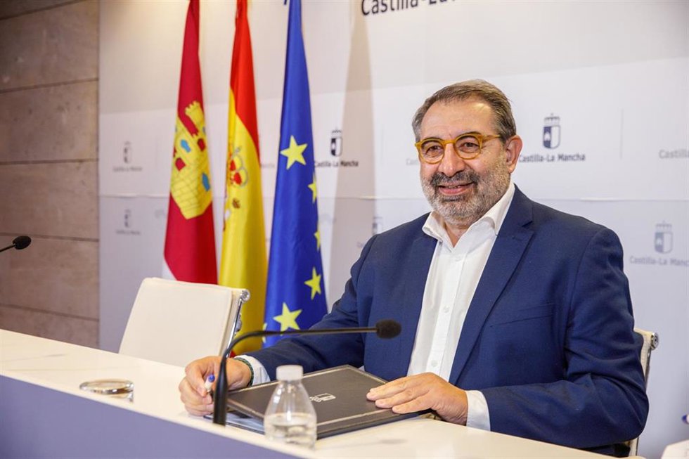 Archivo - El consejero de Sanidad, Jesús Fernández Sanz