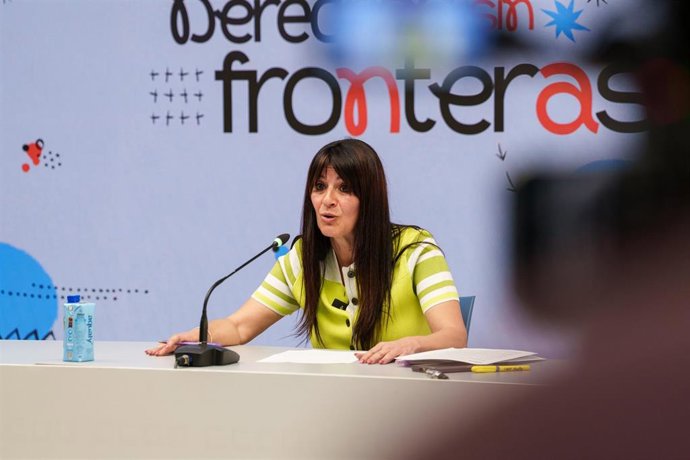 La secretaria confederal de Migraciones y Atención a las personas de CCOO, Sofía Castillo, ofrece una rueda de prensa sobre el proceso extraordinario de regularización de personas migrantes, a 17 de abril de 2026, en Madrid (España). 