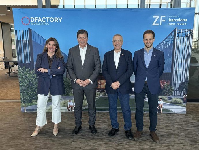 La directora general del CZFB, Blanca Sorigué, el presidente de Pimec, Antoni Cañete, el presidente ejecutivo del CZFB, Pere Navarro, y el presidente del área de industria y nueva economia de Pimec, Josep Soto