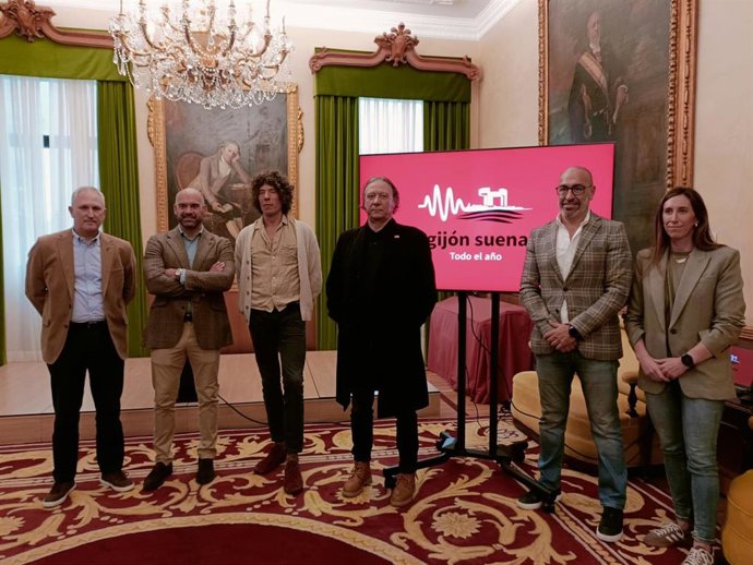 Presentación en el Ayuntamiento de Gijón del proyecto 'Gijón suena todo el año'.