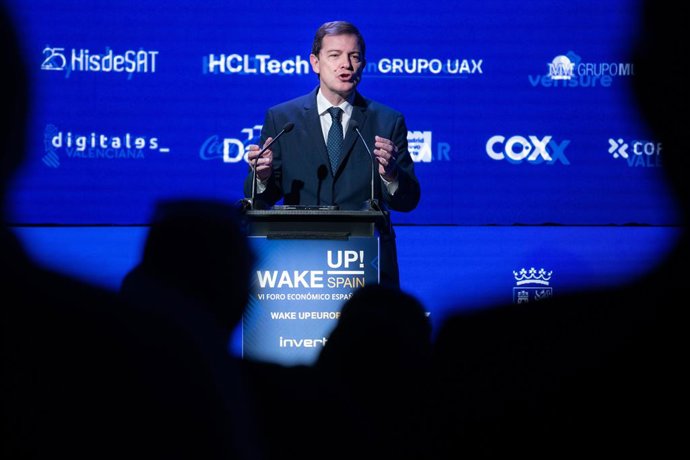 O presidente da Junta de Castela e Leão, Alfonso Fernández Mañueco, durante a última jornada do evento “Wake Up, Spain! Wake Up, Europe”, no Palácio de Linares, em Madri, em 17 de abril de 2026, em Madri (Espanha). “Crescimento, coesão e incerteza”