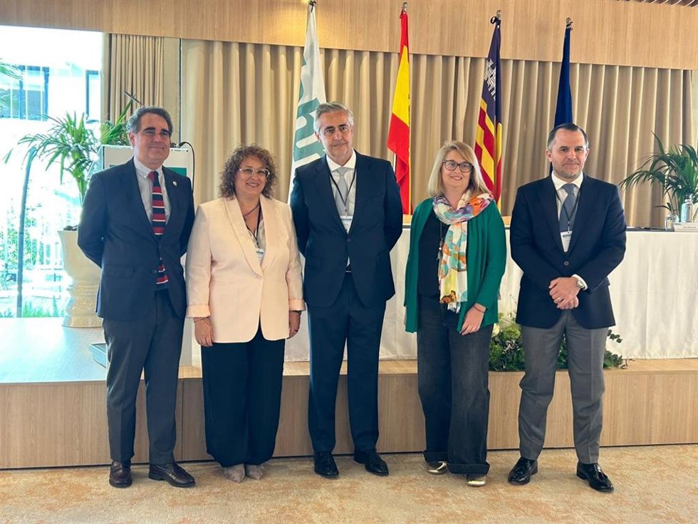 Encuentro de la FEHM con el cuerpo consular de Baleares.