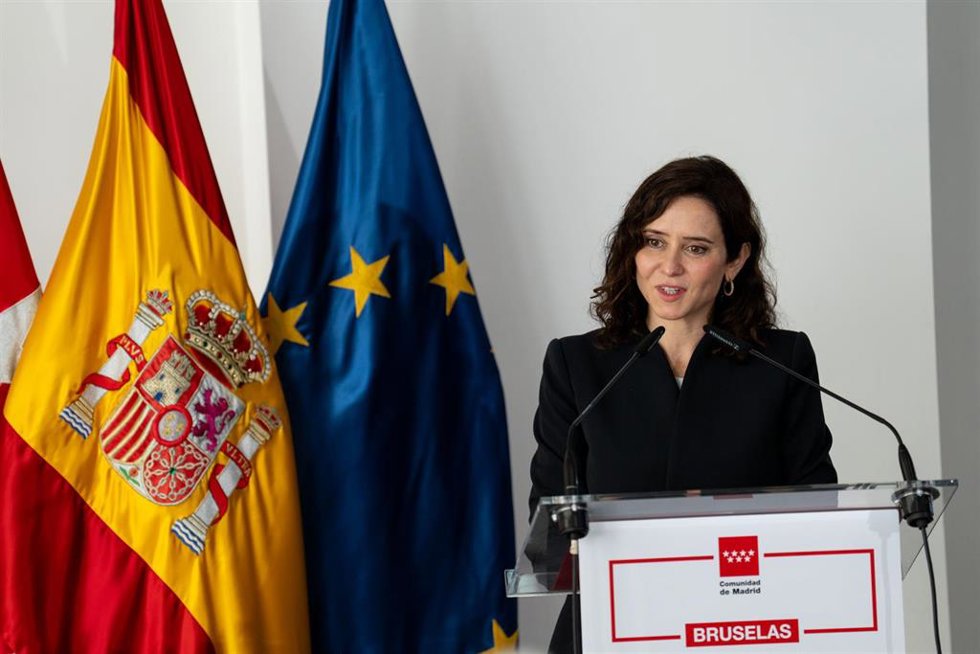 La presidenta de la Comunidad de Madrid, Isabel Díaz Ayuso, participa junto con el vicepresidente de CEOE y presidente de CEIM, Miguel Garrido, en un encuentro de trabajo con directivos y representantes de empresas españolas en Bruselas