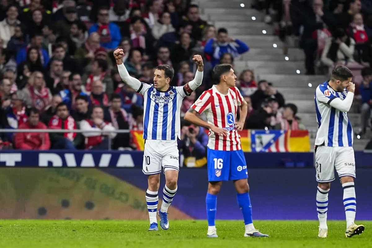 Mikel Oyarzabal celebra su gol
