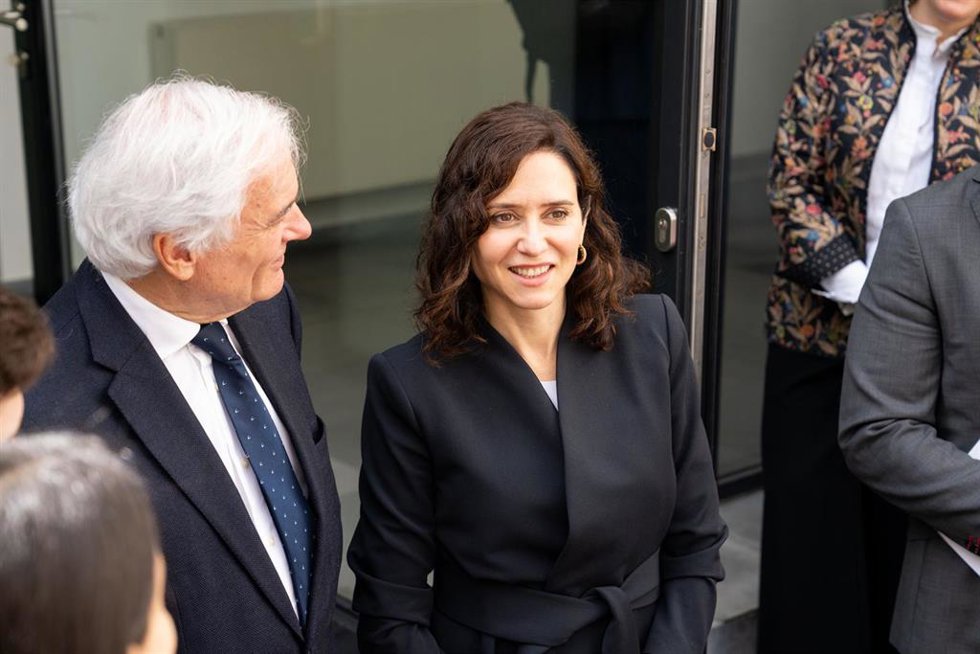 La presidenta de la Comunidad de Madrid, Isabel Díaz Ayuso, participa junto con el vicepresidente de CEOE y presidente de CEIM, Miguel Garrido, en un encuentro de trabajo con directivos y representantes de empresas españolas en Bruselas