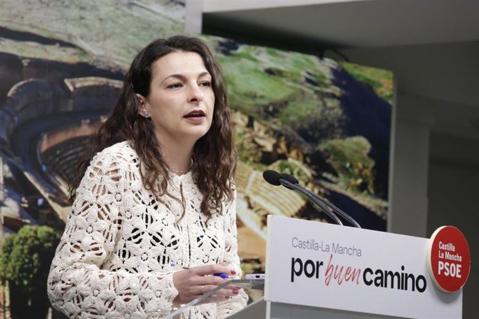 La diputada regional del PSOE Paloma Jiménez, en rueda de prensa.