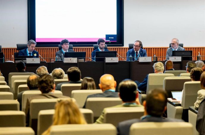 Primera mesa de diálogo del VI Foro Pulso de las Telecomunicaciones