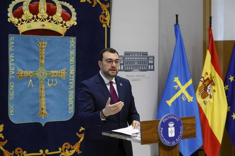 Archivo - Barbón aboga por una reforma constitucional hacia un Estado federal y la elección directa de cargos públicos