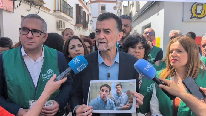 El candidato de Por Andalucía a la Presidencia de la Junta, Antonio Maíllo, este viernes en Los Palacios y Villafranca (Sevilla)