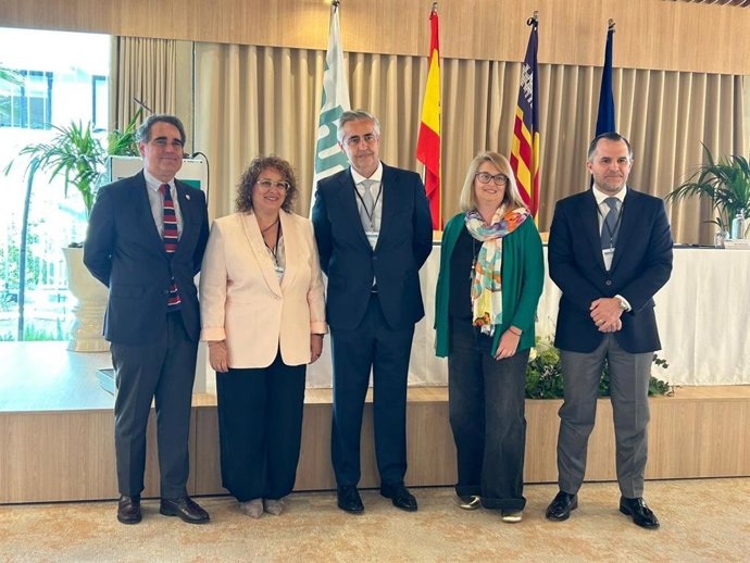 Encuentro de la FEHM con el cuerpo consular de Baleares.