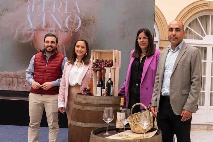 Presentación de la XIX Feria del Vino de Laujar de Andarax en el Patio de Luces de la Diputación de Almería.
