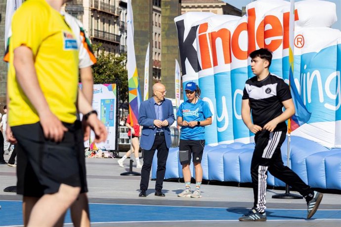 La Plaza del Pilar se convierte este fin de semana, del 17 al 19 de abril, en un gran espacio al aire libre dedicado al deporte y la diversión, con una amplia programación de actividades para toda la familia. Se trata de Kinder Joy of Moving Experience