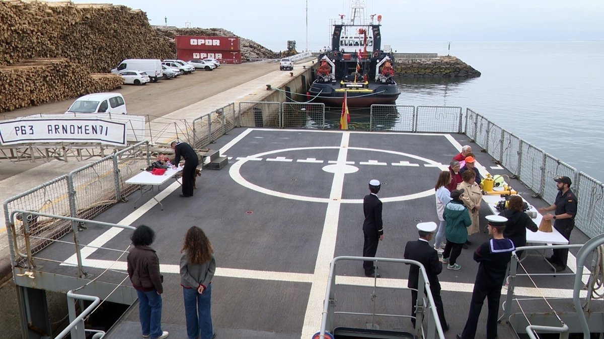 La Armada se despliega en Burela (Lugo) para un simulacro de hundimiento de un pesquero con cuatro tripulantes