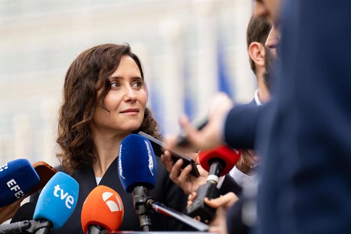 La presidenta de la Comunidad de Madrid, Isabel Díaz Ayuso, participa junto con el vicepresidente de CEOE y presidente de CEIM, Miguel Garrido, en un encuentro de trabajo con directivos y representantes de empresas españolas en Bruselas