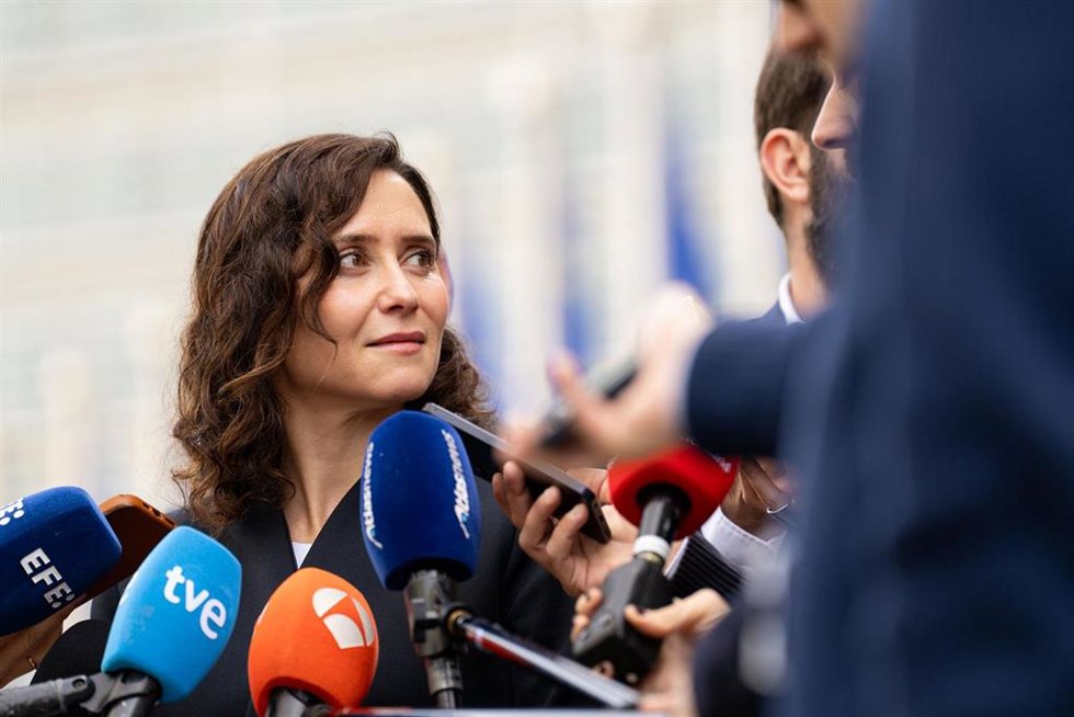 La presidenta de la Comunidad de Madrid, Isabel Díaz Ayuso, participa junto con el vicepresidente de CEOE y presidente de CEIM, Miguel Garrido, en un encuentro de trabajo con directivos y representantes de empresas españolas en Bruselas