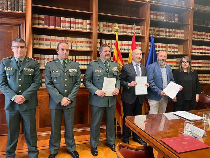 Acto de firma del convenio.