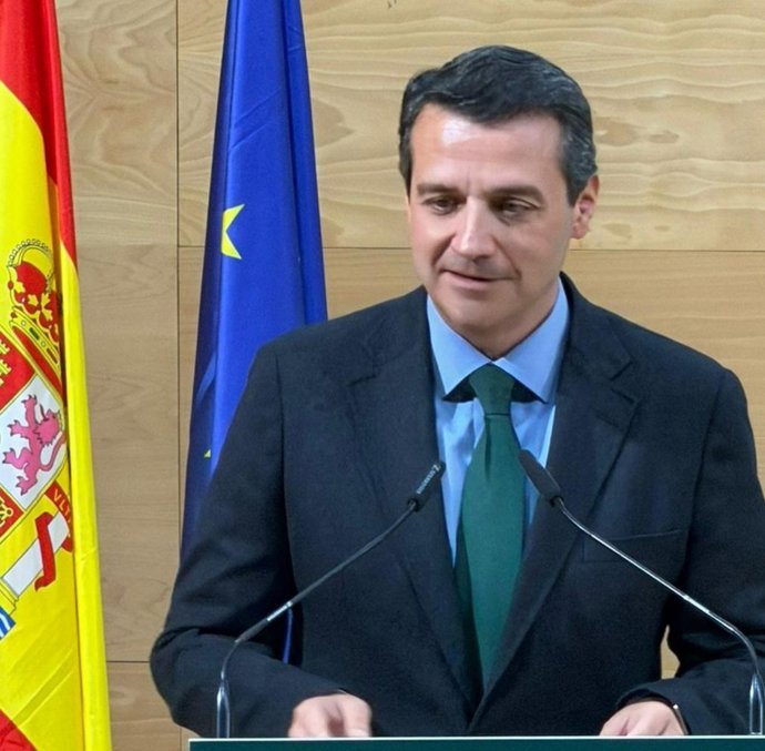 El presidente de la Federación Andaluza de Municipios y Provincias (FAMP) y alcalde de Córdoba, José María Bellido, en una rueda de prensa.