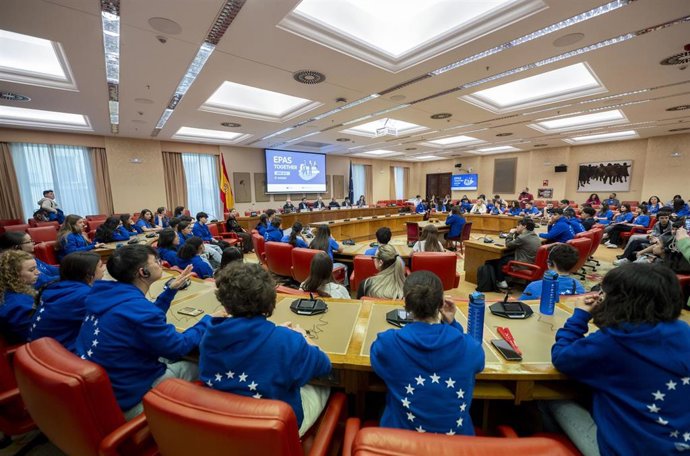 Estudiantes durante una simulación del modelo Parlamento Europeo, con la participación de estudiantes de Chipre, Malta y España, que se realiza  en el marco del programa educativo Escuelas Embajadoras del Parlamento Europeo (EPAS), 