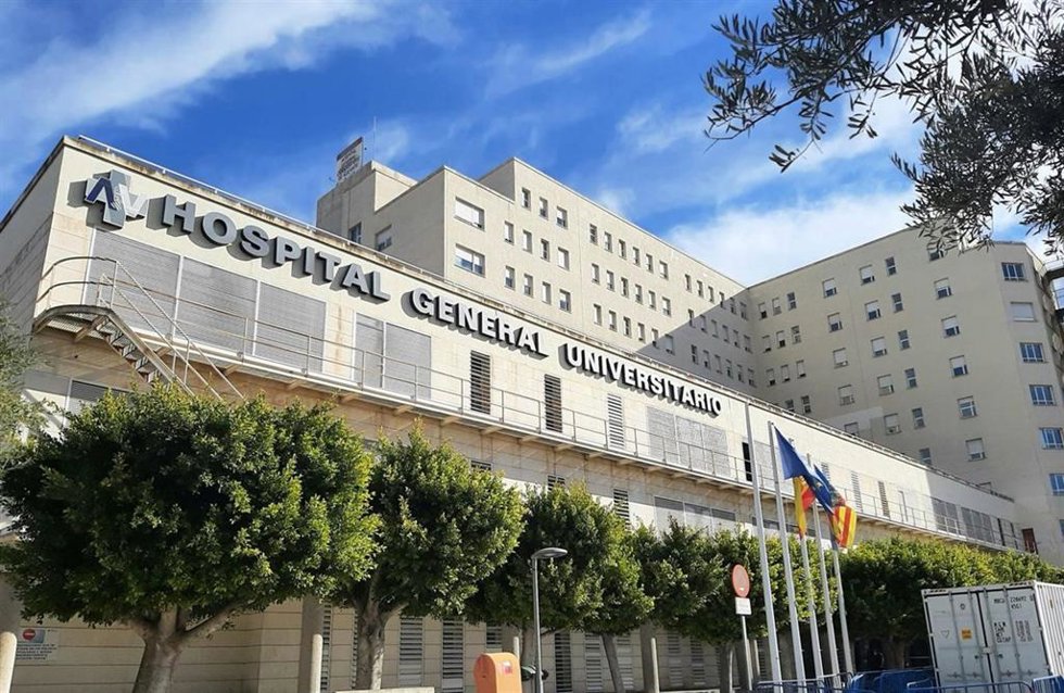 Archivo - Fachada del Hospital General Universitario Doctor Balmis de Alicante