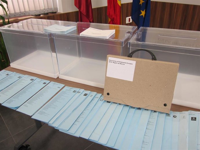 Archivo - URNAS, CARTERA KIT SISTEMA BRAILLE, PAPELETAS ELECCIONES MUNICIPALES Y EUROPEAS, DELEGACIÓN DEL GOBIERNO