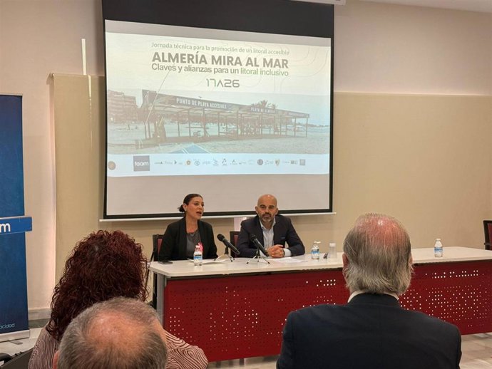 Jornada de trabajo 'Almería mira al mar. Claves y alianzas para un litoral inclusivo', organizada por la FAAM en la Residencia de Gravemente Afectados.