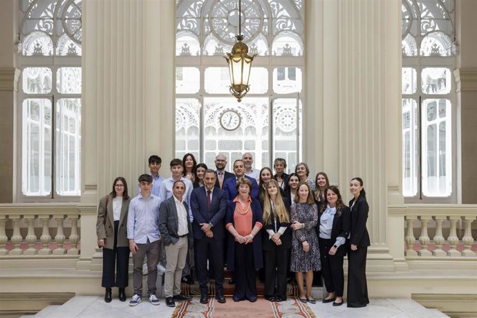 El equipo del IES Ortega y Gasset de Madrid, ganador de la 15ª edición del Concurso Generación eurouro.