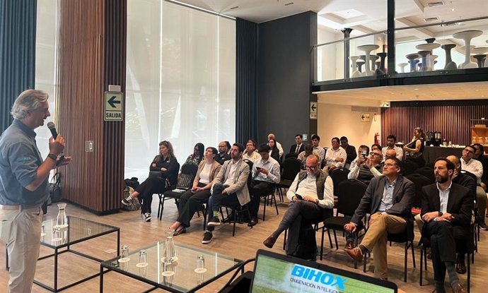 Andalucía Trade organiza una misión comercial híbrida --presencial y online-- para diez firmas andaluzas que desarrollaron una completa agenda de reuniones con 40 de los principales operadores y clientes finales de la industria auxiliar agrícola en Perú.