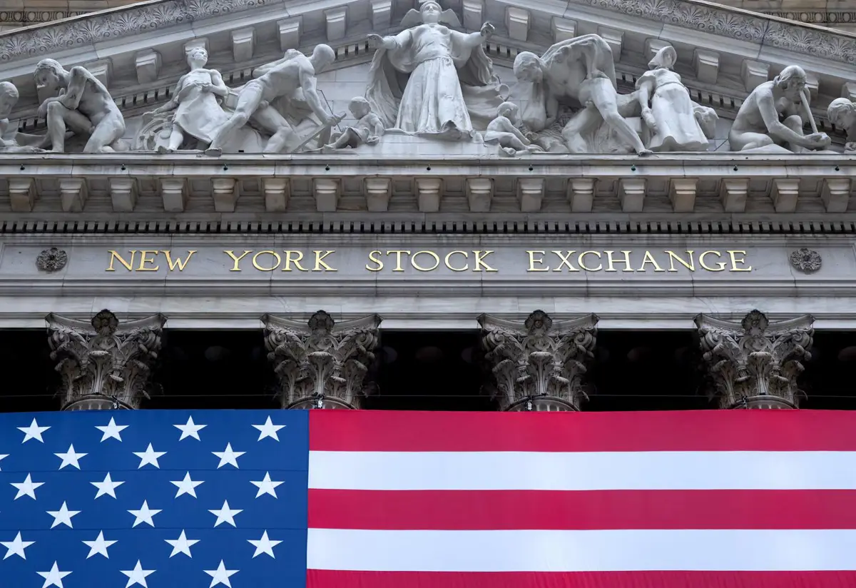 Wall Street se dispara tras la reapertura del estrecho de Ormuz