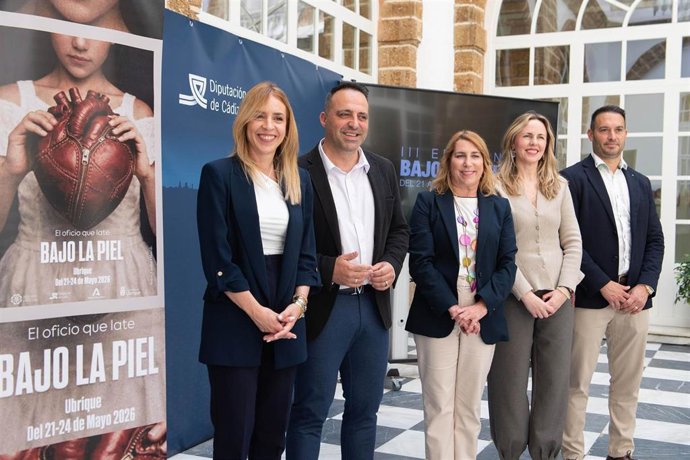 Almudena Martínez en la presentación de la tercera edición de la feria 'Bajo la piel' en Ubrique.