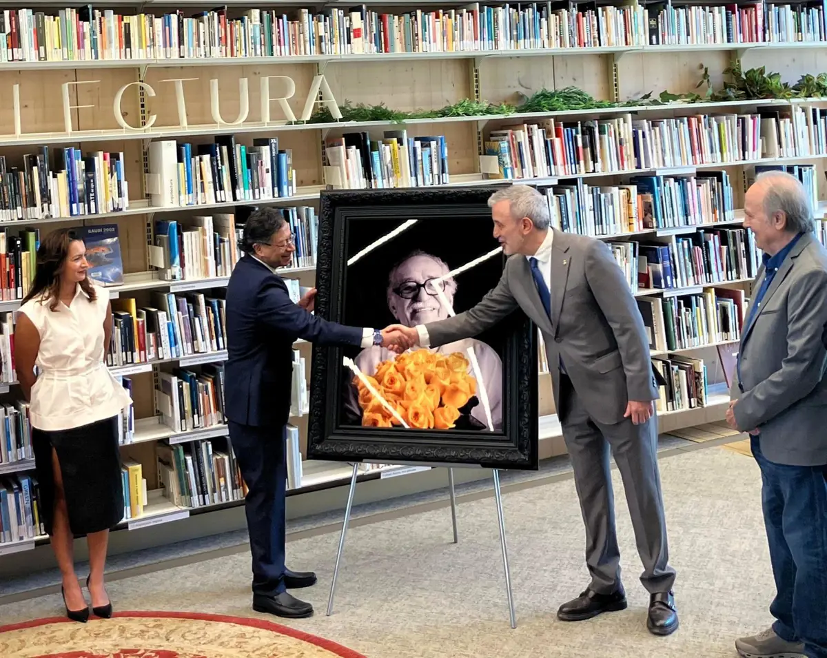 Momento de la entrega del retrato