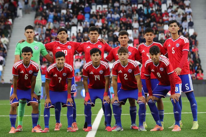 Futbol, Chile vs Argentina. Copa UC Sub 17, 2025. El equipo de Chile es fotografiado contra Argentina durante el partido de la Copa UC Sub 17 realizado en el estadio Claro Arena de Santiago, Chile. 20/12/2025 Felipe ZancaPhotosport  Football, Chile vs