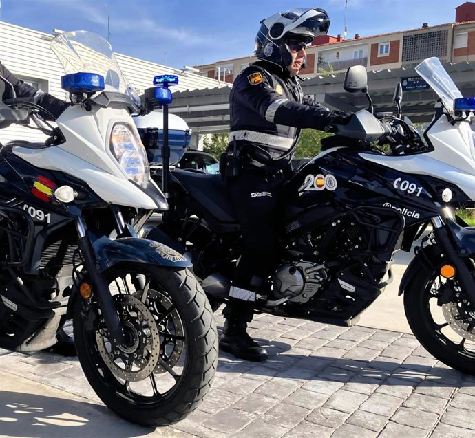 Imagen de archivo de policías nacionales en motocicleta.