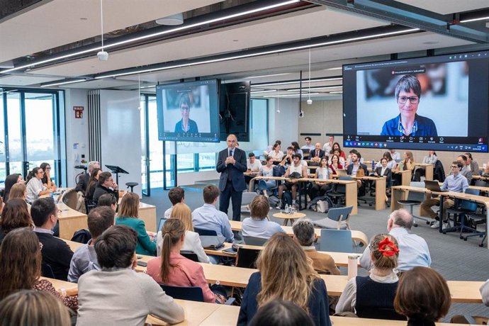 Destacadas personalidades del sector espacial abogan por la autonomía europea en la carrera aeroespacial.