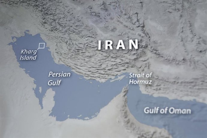 Archivo - March 15, 2026, Taichung, Taiwan: A map depicting the Kharg Island, the Persian Gulf, Iran, the Strait of Hormuz and the Gulf of Oman is displayed on a screen