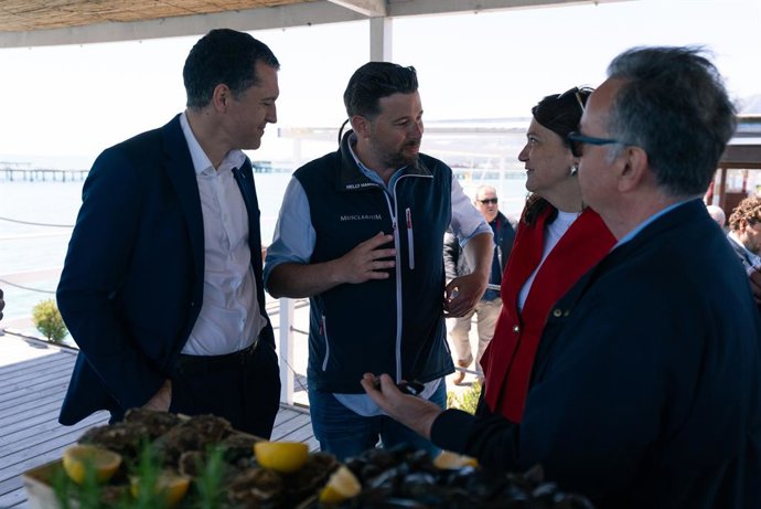 El conseller de Pesca, Òscar Ordeig, en el Delta de l'Ebre