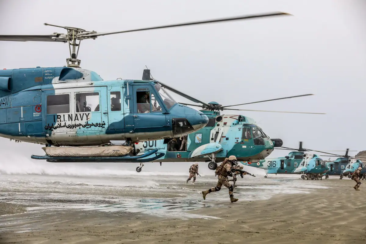Ejercicio militar en el estrecho de Ormuz