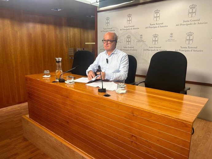 El diputado del PP de Asturias Luis Venta durante la rueda de prensa de este viernes.