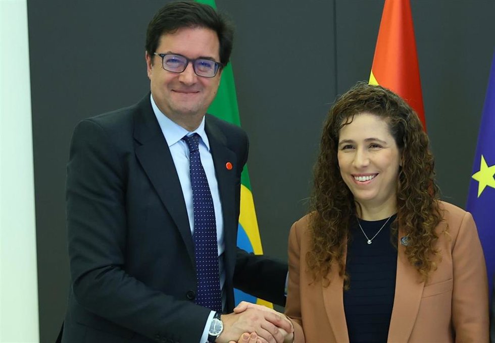 (I-D): El Ministro Para La Transformación Digital Y De La Función Pública, Óscar López, Y La Ministra De Gestión E Innovación De Servicios Públicos De Brasil, Esther Dweck.