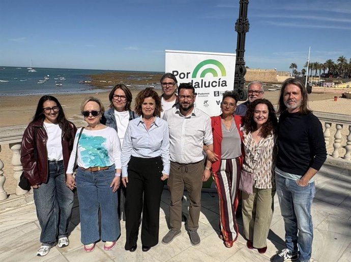 Foto de los integrantes de la candidatura de Por Andalucía para la provincia de Cádiz para el 17 de mayo